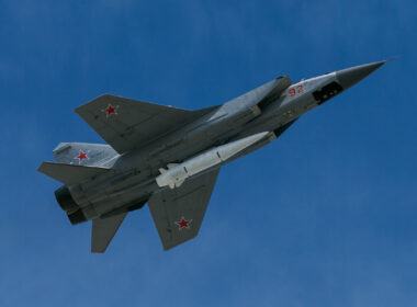 mig-31_carrying_the_kinzhal_hypersonic_missile.jpg