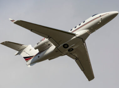 netjets_embraer_phenom_300.jpg