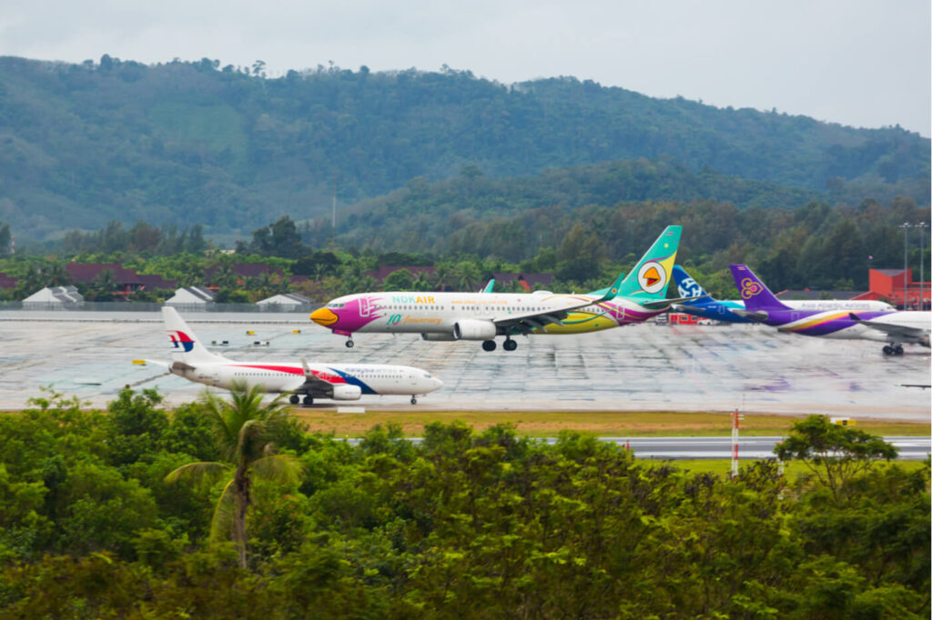 nok_air_boeing_737_in_colorful_livery.jpg