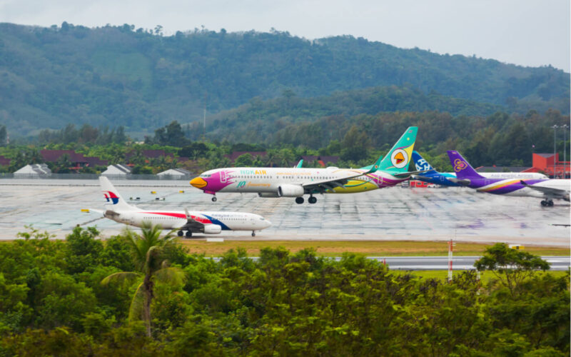 nok_air_boeing_737_in_colorful_livery.jpg