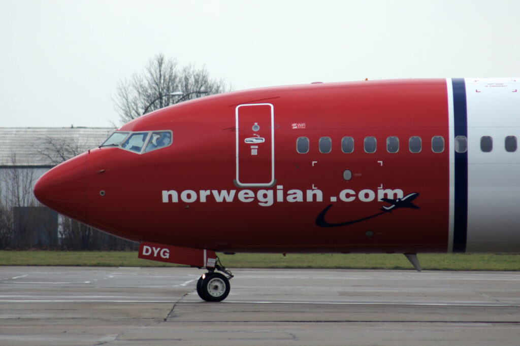 norwegian_air_shuttle_boeing_737.jpg