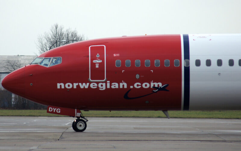 norwegian_boeing_737-800_at_berlin_schonefeld_airport_sxf.jpg