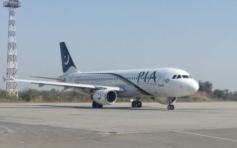 pakistan_international_airlines_airbus_a320-214_ap-bld.jpg