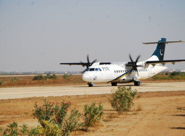 pakistan_international_airlines_atr_taxiing_before_take-off.jpg