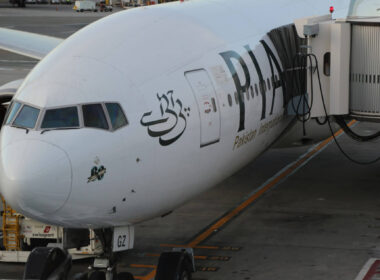 pakistan_international_airlines_boeing_777_at_john_f._kennedy_international_airport_jfk-min.jpg