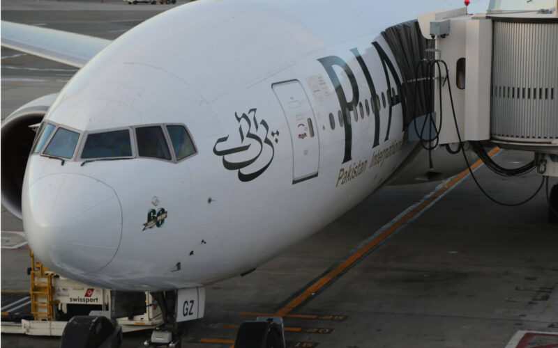 pakistan_international_airlines_boeing_777_at_john_f._kennedy_international_airport_jfk-min.jpg