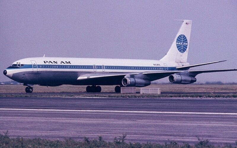 pan_am_boeing_707_at_kemayoran_airport.jpg