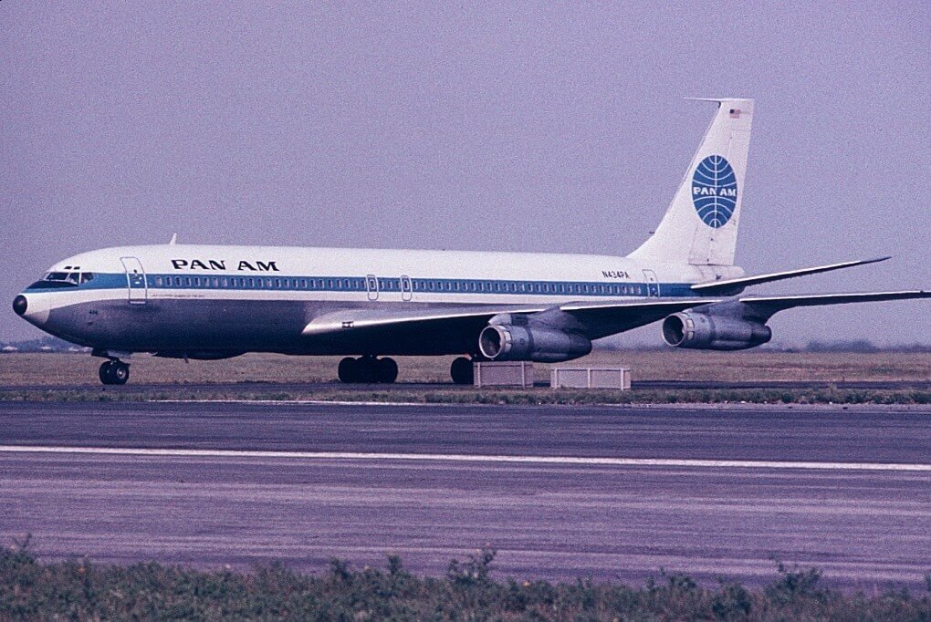 pan_am_boeing_707_at_kemayoran_airport.jpg