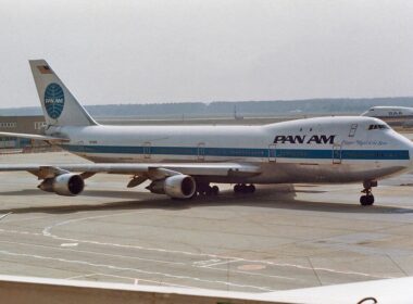 pan_am_boeing_747-100_clipper_maid_of_the_sea.jpg