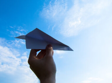 paper-plane-1607340_1280.jpg