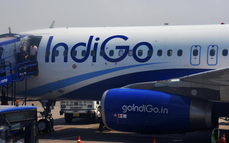 passengers_deboarding_indigo_airbus_a320_aircraft.jpg