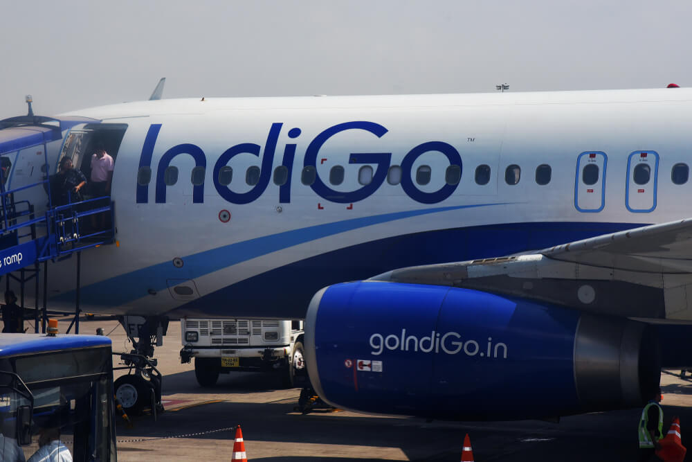 passengers_deboarding_indigo_airbus_a320_aircraft.jpg