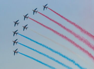 patrouille_de_france_flying_alpha_jets.jpg