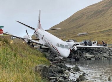 penair_flight_3296n686pa_after_crash_landing.jpg