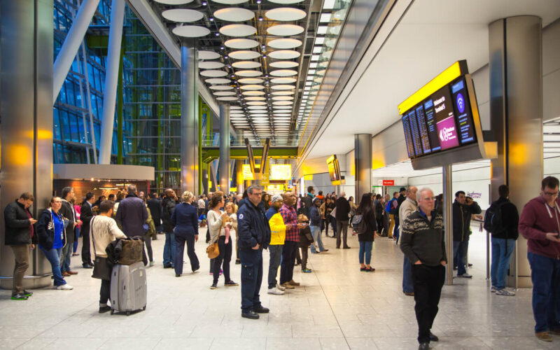 people_waiting_for_arrivals_in_heathrow_airport.jpg