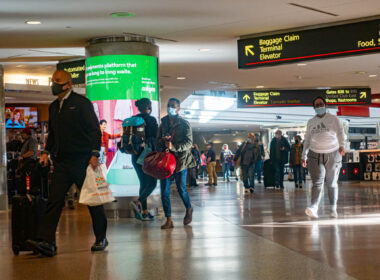 people_wearing_mask_in_denver_international_airport.jpg