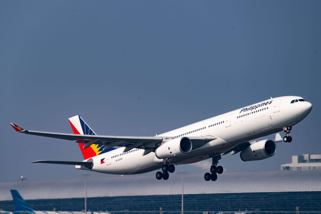 philippine_airlines_airbus_a330-343_rp-c8765_24720408034.jpg