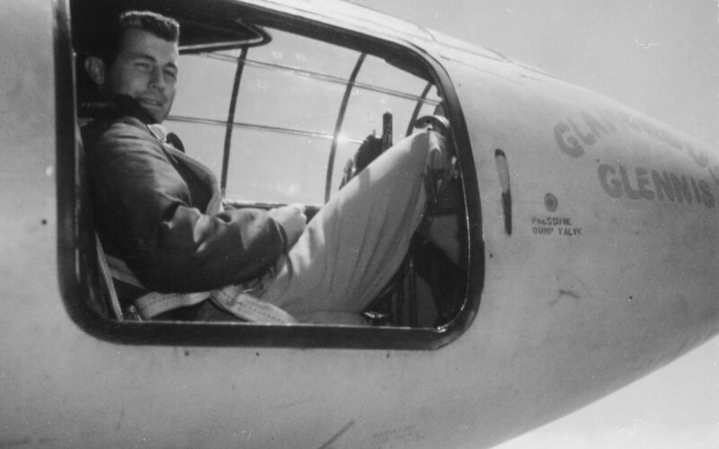 photograph_of_captain_charles_e._yeager.jpg