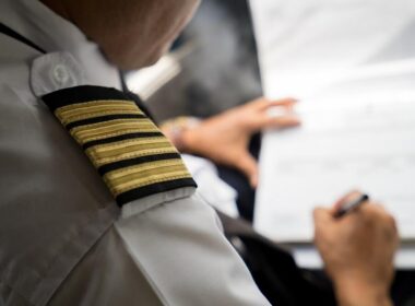 pilot_and_cabin_crew_demand_continues_to_soar__how_to_secure_best_offers.jpg