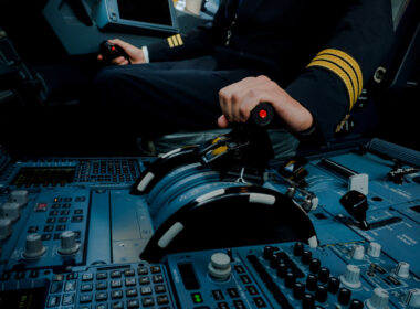 pilot_captain_adjusting_thrust_levels_of_an_aircraft_engine.jpg