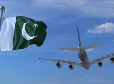 plane_landing_in_pakistan.jpg