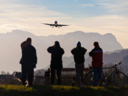 planespotters_photographing_a_plane_in_the_mountains.jpg