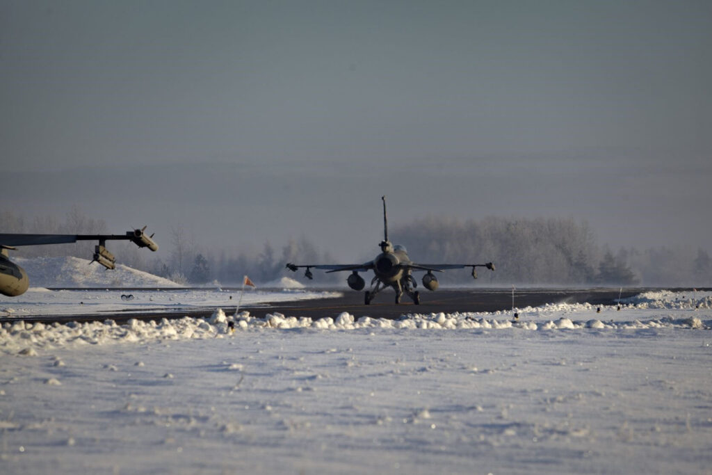 poland_f-16_fighters_scrambling_for_interception.jpg