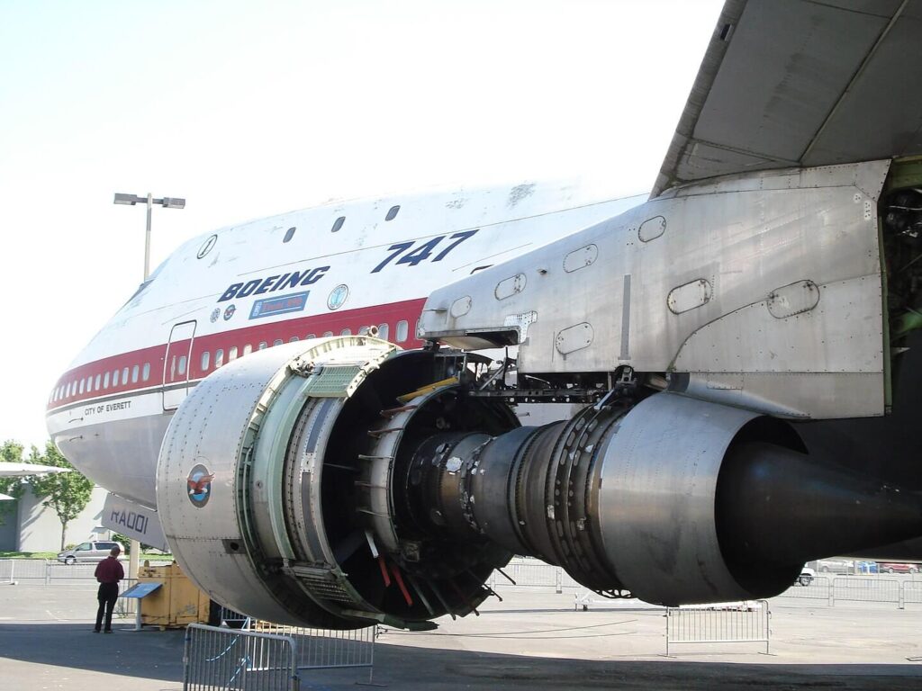 pratt_whitney_engine_jt9d_on_boeing__747-1.jpg