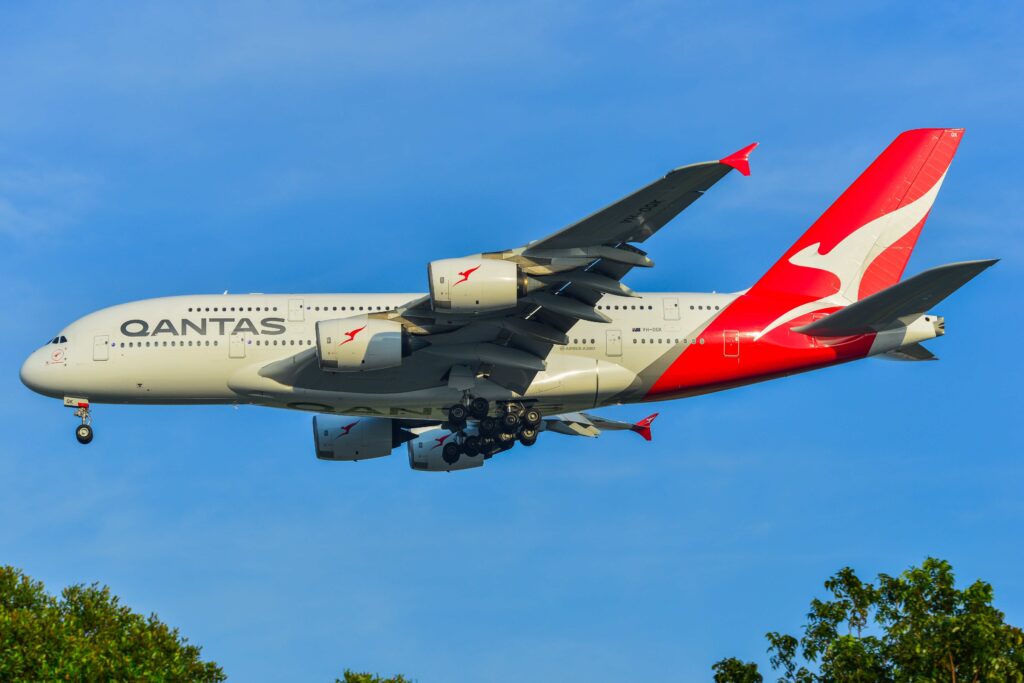 qantas_airbus_a380_vh-oqk_landing_at_singapore_changi_airport.jpg