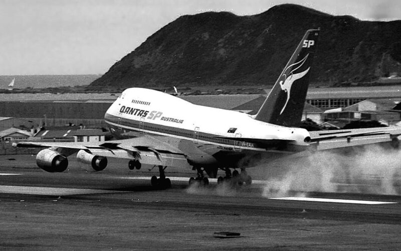 qantas_boeing_747.jpg