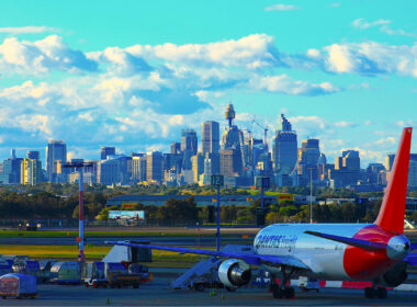 qantas_plane_with_the_sydney_cityscape_in_the_background.jpg