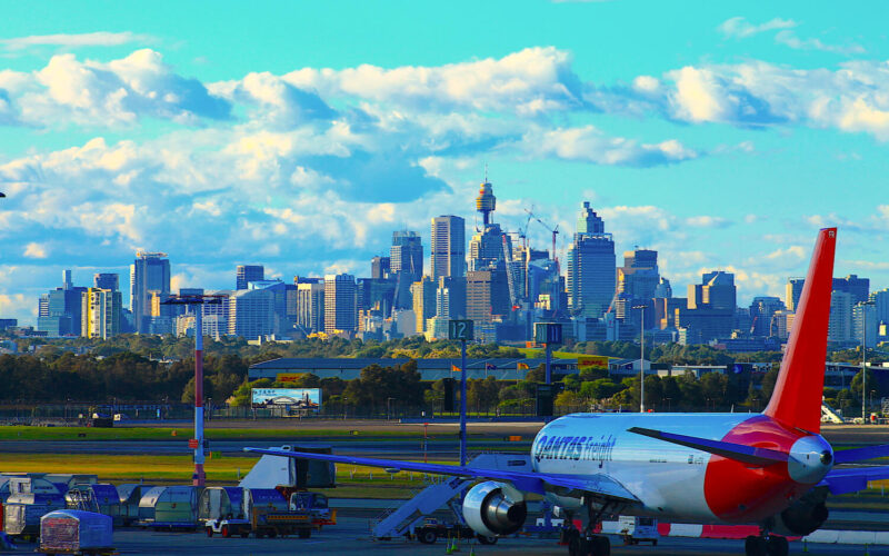 qantas_plane_with_the_sydney_cityscape_in_the_background.jpg