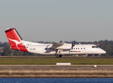 qantaslink_dash_8_at_sydney_airport.jpg