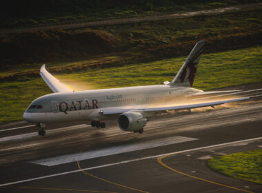 qatar_airways__boeing_787_dreamliner_landing-1.jpg