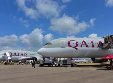 qatar_airways_airbus_a380_and_a350xwb_in_2016.jpg