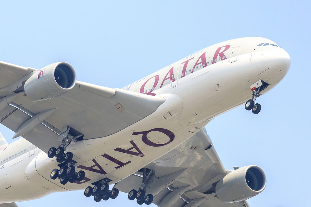 qatar_airways_airbus_a380_landing_at_suvanabhumi_airport_thailand-1.jpg