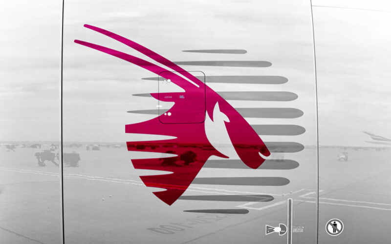 qatar_airways_logo_on_an_aircraft_engine-1.jpg