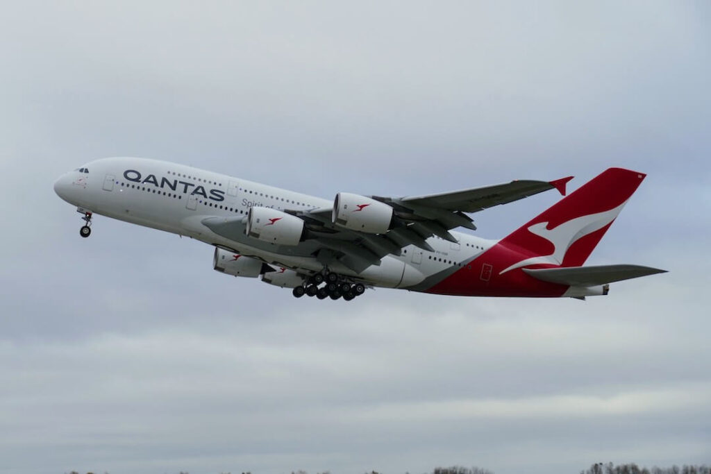 qf6023_taking_off_from_dresden.jpg