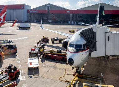 qf_invites_execs_and_managers_to_work_at_airport.jpg