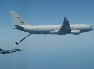 raaf_kc-30a_and_jasf_f-2a_mid-air_refueling_test_1.jpg