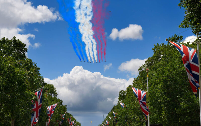 red_arrows_flypast_over_the_mall.jpg