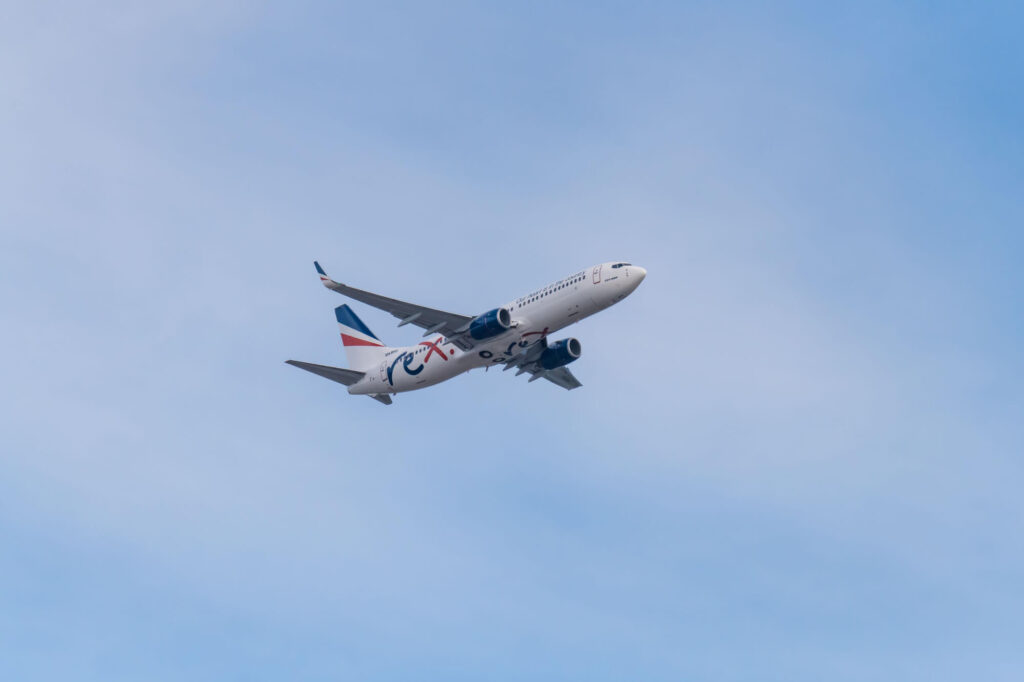 rex_b737_takes_off_from_sydney.jpg