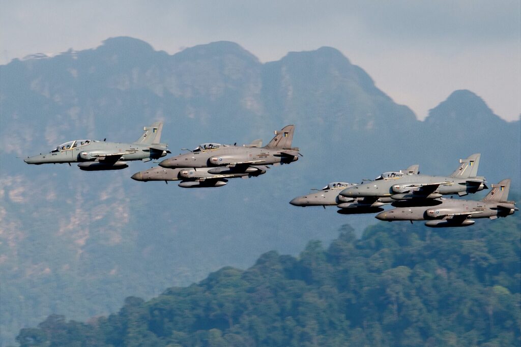 rmaf_hawks_at_lima13.jpg