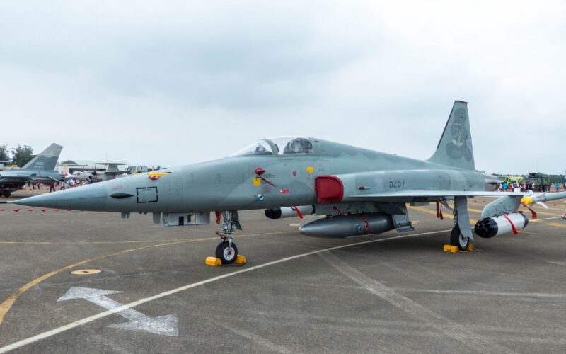 rocaf_f-5e_5267_display_at_ching_chuang_kang_afb_apron_20140719.jpg