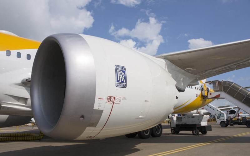 rolls-royce_trent_1000_on_scoot_boeing_787-9_dreamliner.jpg