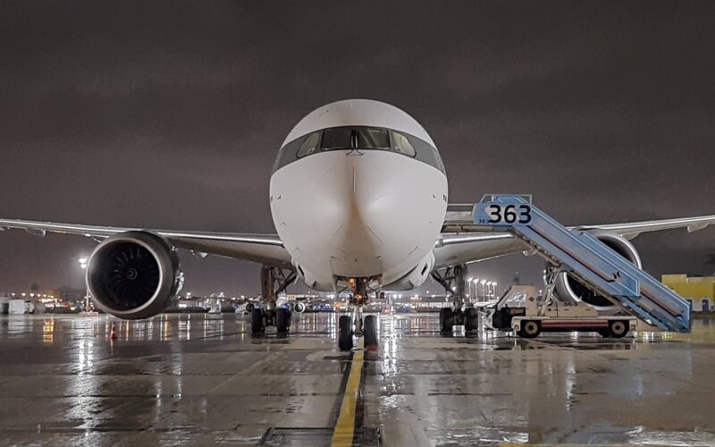 roman_abramovichs_boeing_787-8_dreamliner_p4-bdl.jpg