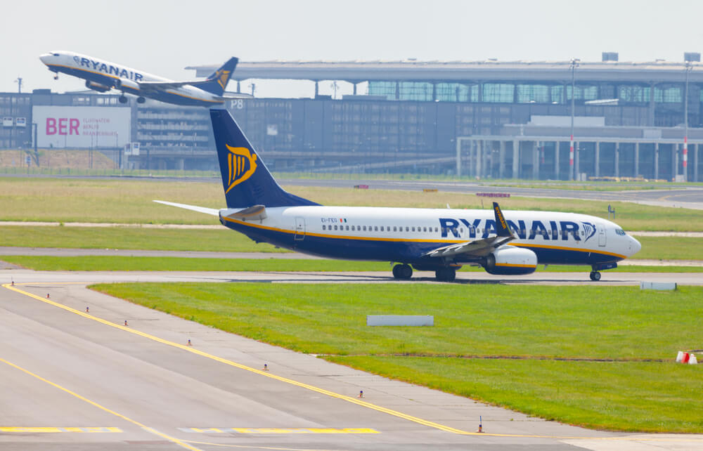 ryanair_aircraft_at_berlin_sxf_airport.jpg