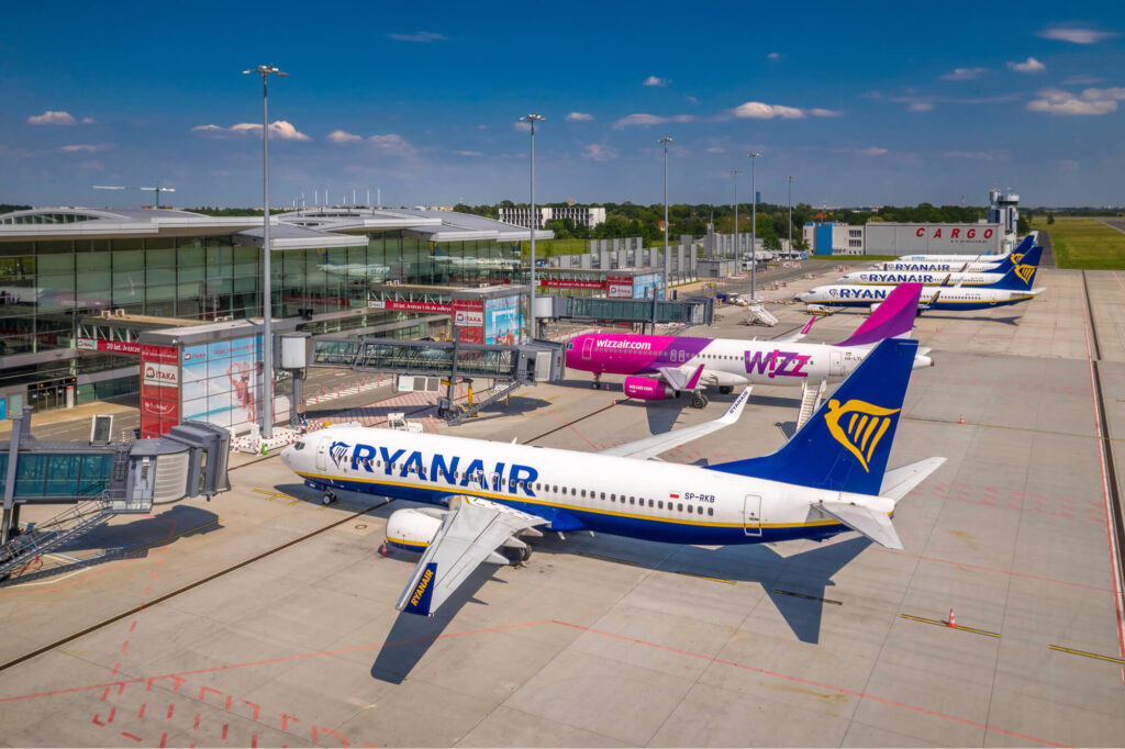 ryanair_and_wizz_aircraft_parked_at_wroclaw_airport.jpg