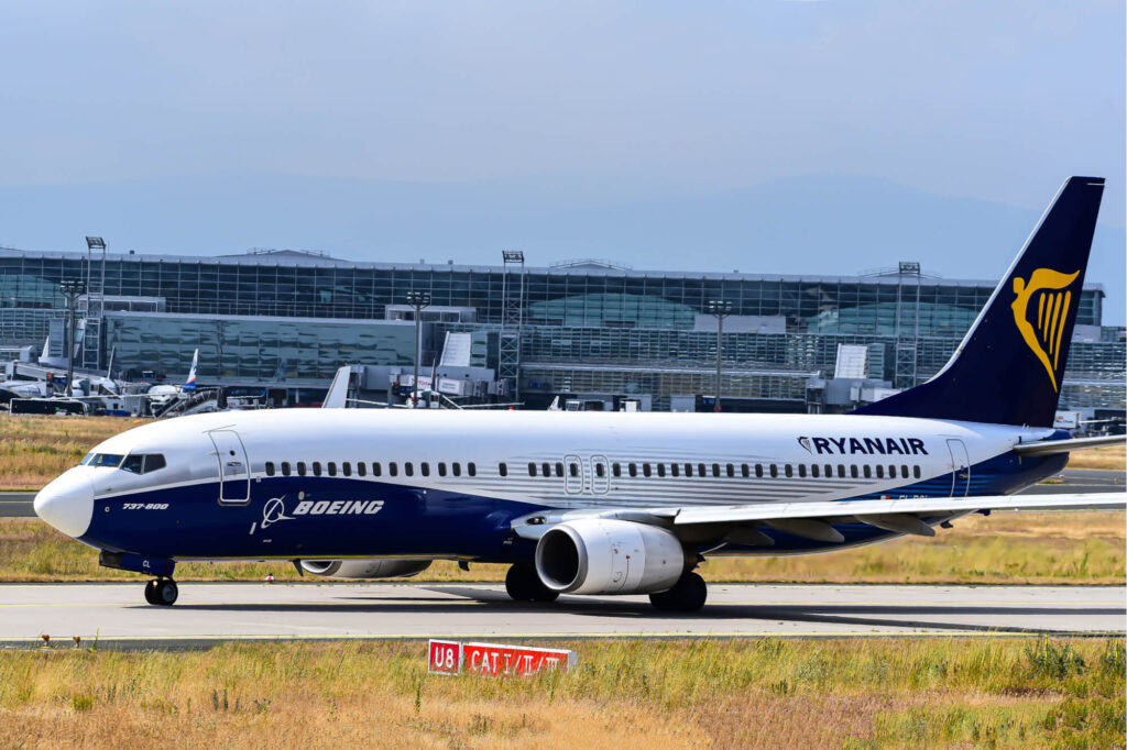 ryanair_b737_at_frankfurt_airport_germany_fra.jpg