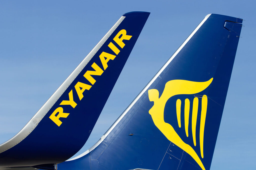 ryanair_boeing_737-800_nextgeneration_winglet_and_tailfin-1.jpg